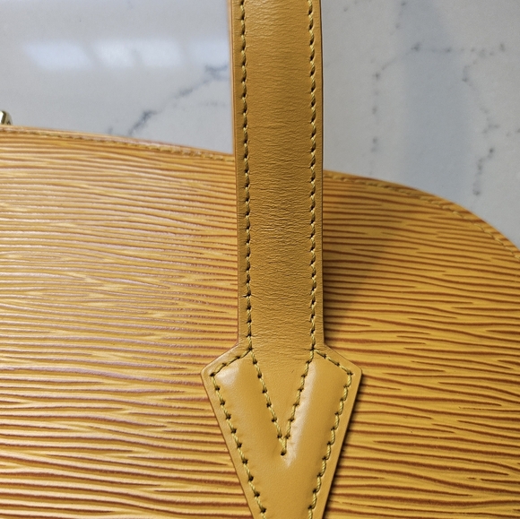 Authentic Vintage Louis Vuitton Epi Lussac - Picture 13 of 15